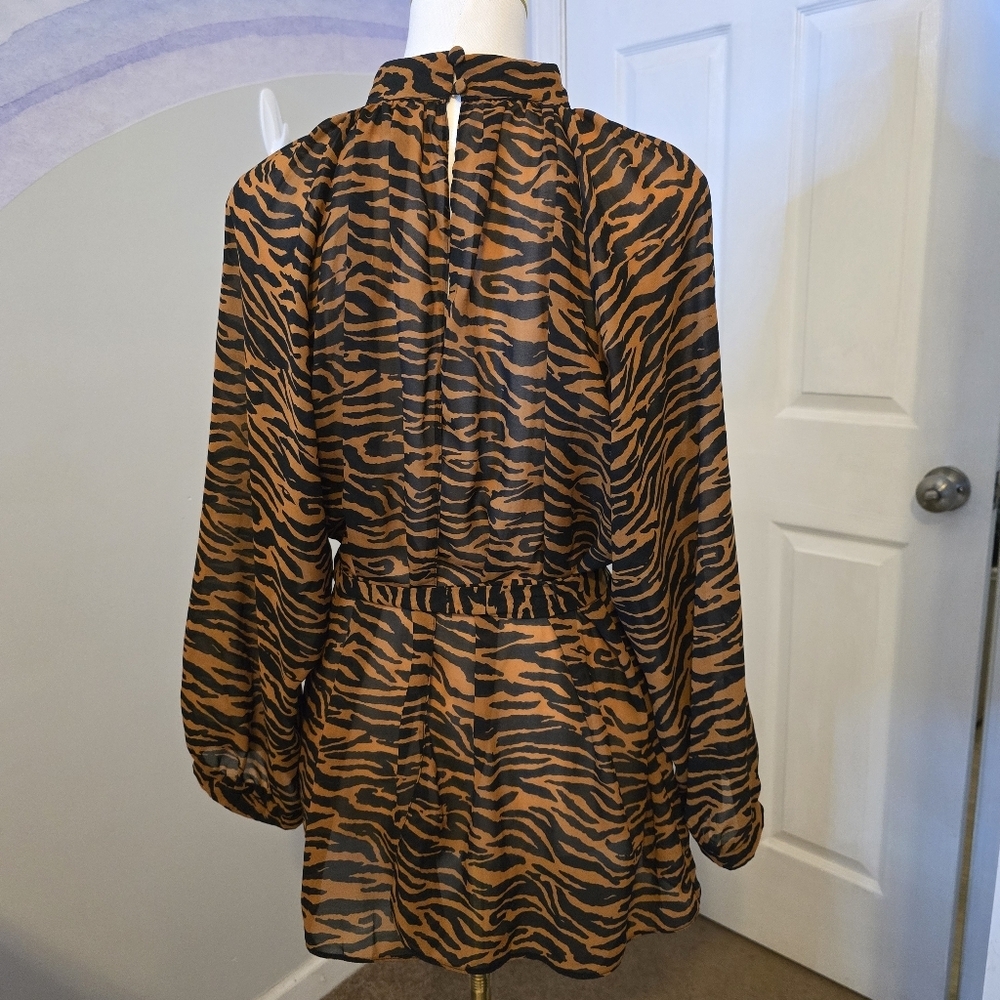 AOSO | US 14 | Tiger Print Open Back Blouse With Tie Closure - Picture 6 of 15